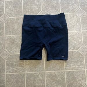 Ribbed Alo Navy Blue Biker Shorts